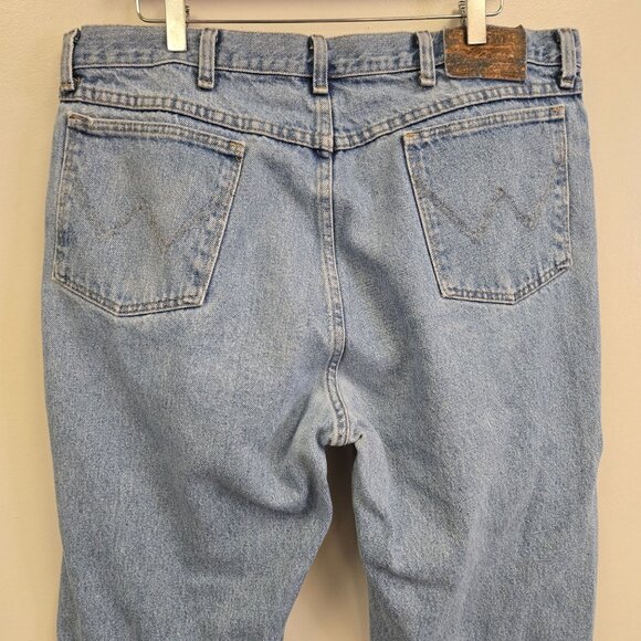 Vintage Wrangler Mens 36 High-Waisted Light Wash Straight-Leg Denim Jeans - Picture 4 of 8